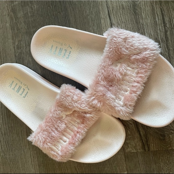 Baby pink puma Fenty slides - Picture 2 of 4